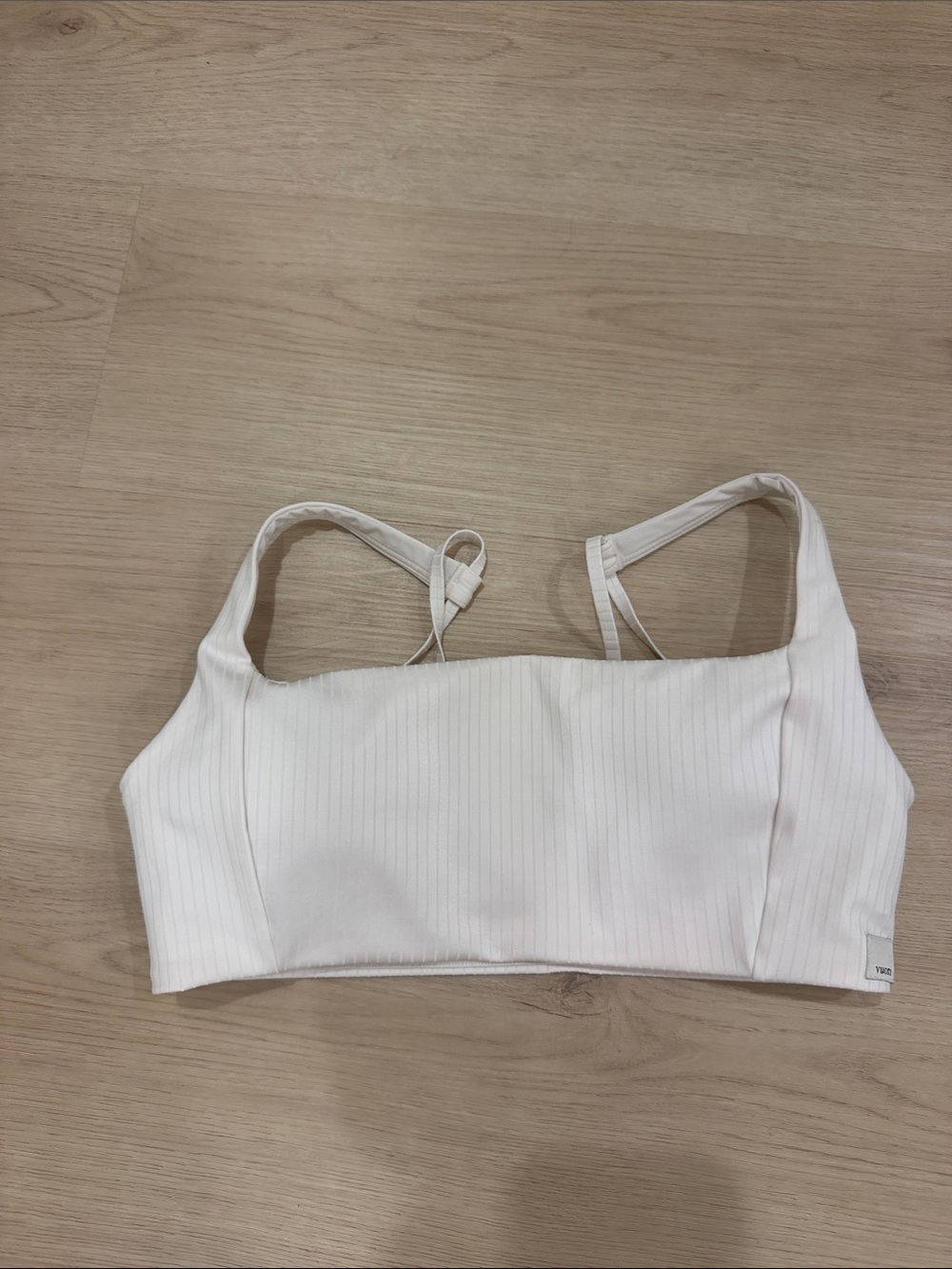Vuori Medium Women’s White Ribbed Crop Tank Top